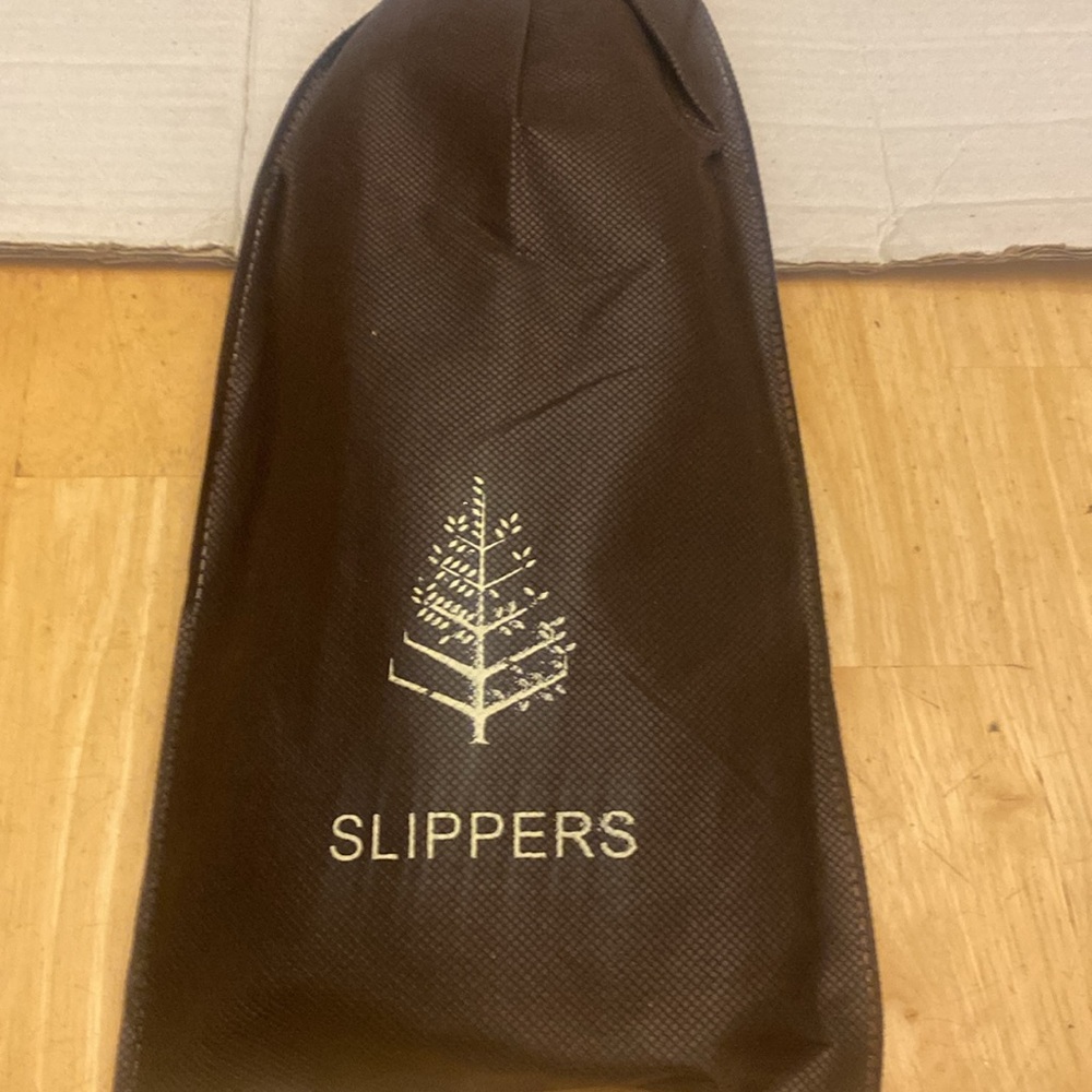 Beverly Hills hotel white Slippers in brown dust Bag size L NWOT unisex